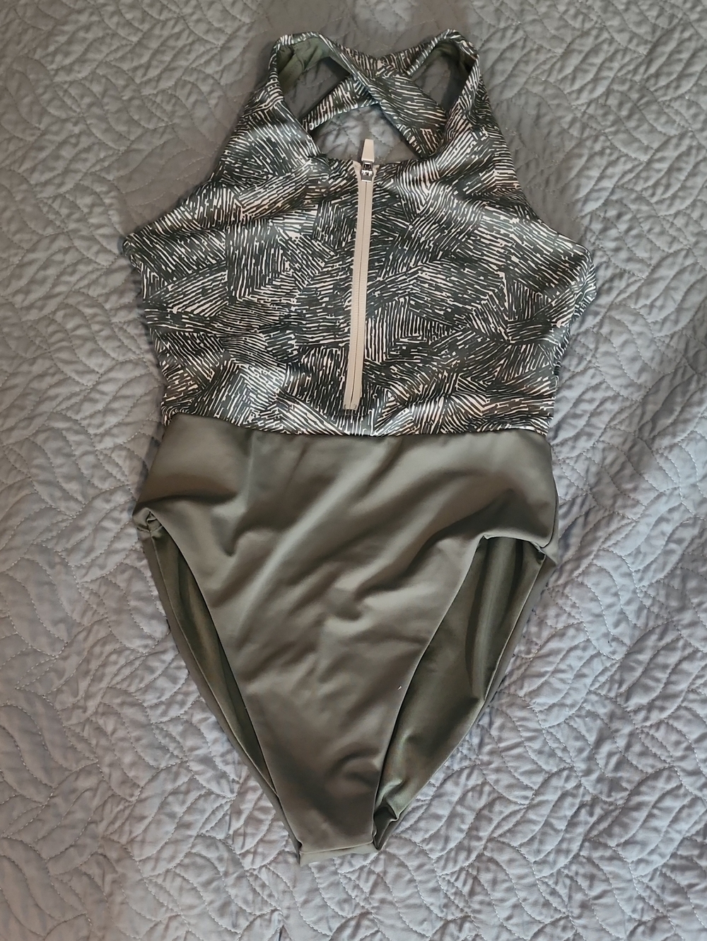 Movemama Green And White Nursing Swimsuit Size Small